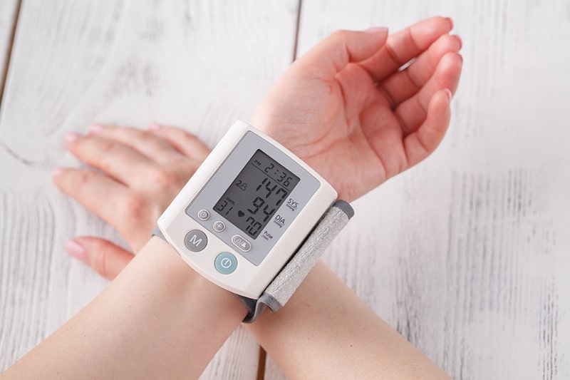 Study finds patients often misuse wrist blood pressure monitors, leading to  inaccurate readings